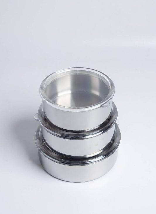 A set of Steel containers with lids (1)