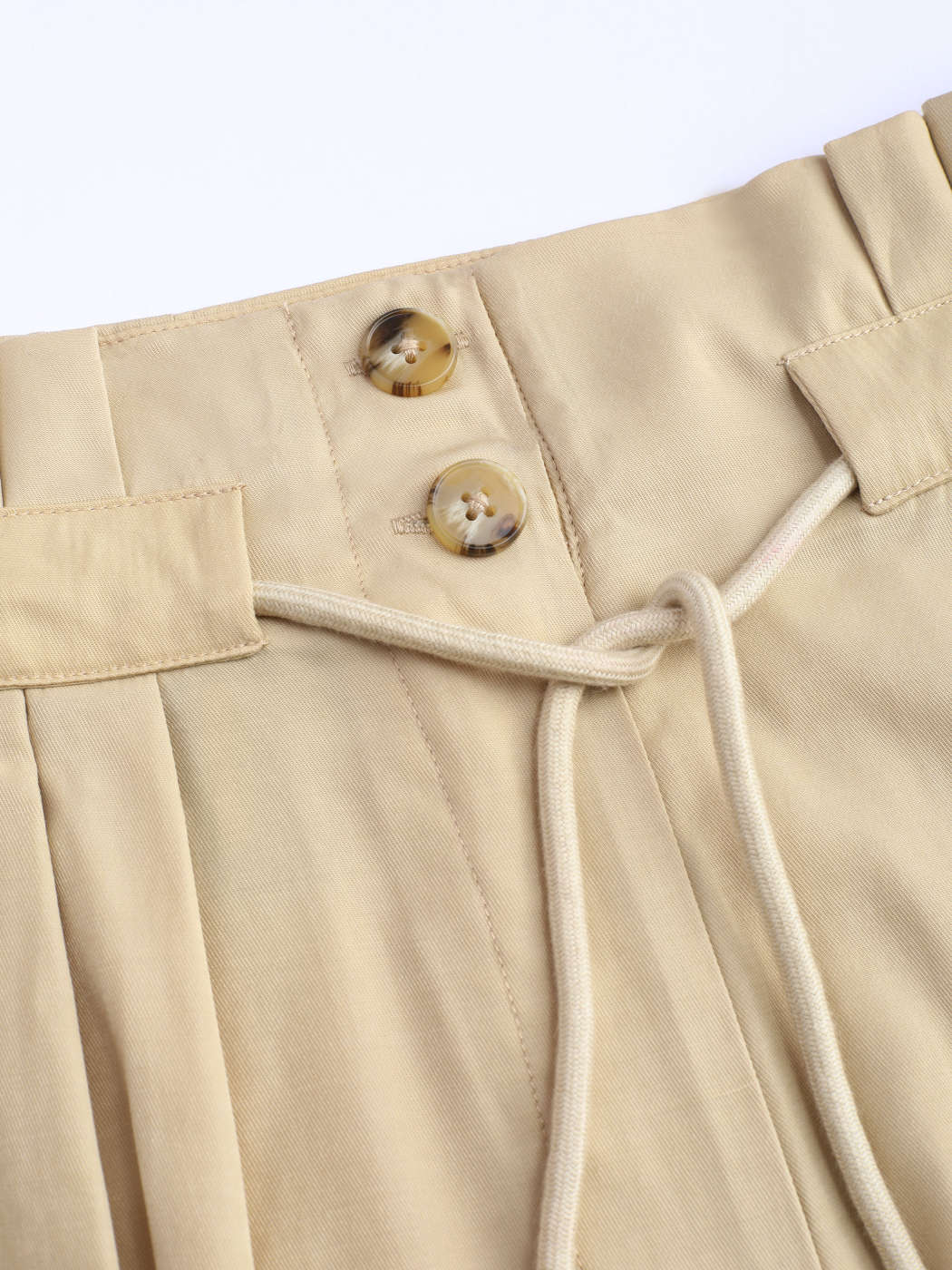 Solid Pleated Shorts details