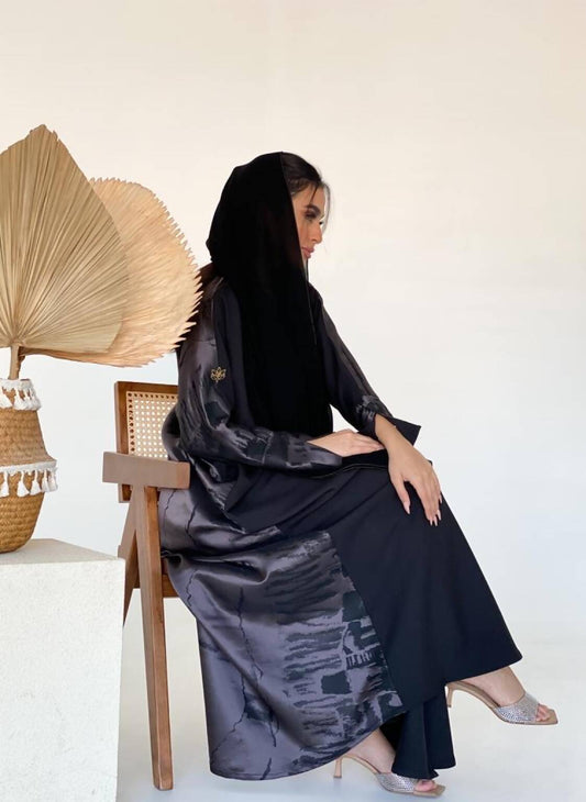 Light Abaya with Patterns on the Back